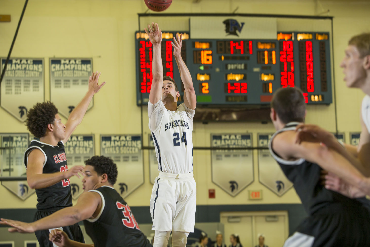 020216-qct-spt-clinton-pv-hoops-005